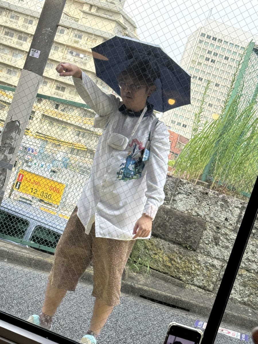 yo_tan's tweet photo. 不審者がマチキチの中を覗いてなんか言ってますw
#大崎さんと暑い初夏 #大崎一番太郎project30 #ride16 https://t.co/9nJ18Df6go
