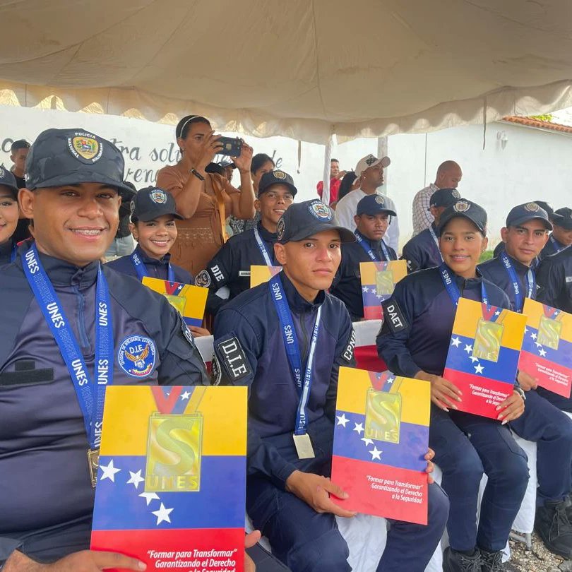die_monagas's tweet photo. En las instalaciones de la División de Inteligencia Estrategica del estado Monagas, se realizó a
El acto de graduación de  Tecnico Superior Universitario en Seguridad Ciudadana de los  funcionarios del Cuerpo de Policia Nacional Bolivariana y de los agentes  del V proceso https://t.co/asi3SopjGE