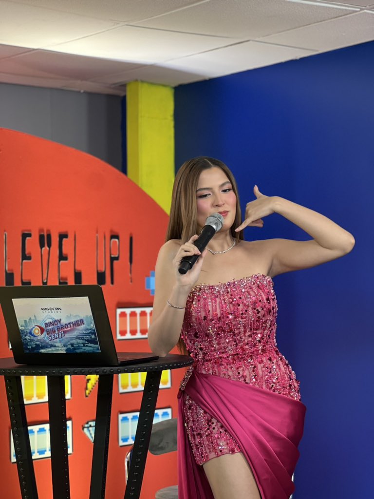 PBBabscbn's tweet photo. Anong feels niyo for tonight? Join Gen-Z Bestie ni Kuya @alexailacad sa PBBGen11 Up! Tutok na sa Kapamilya Online Live and makijoin sa usapan! #PBB11LeGENdaryStart #PBBGen11 https://t.co/OPKYmX2J5K