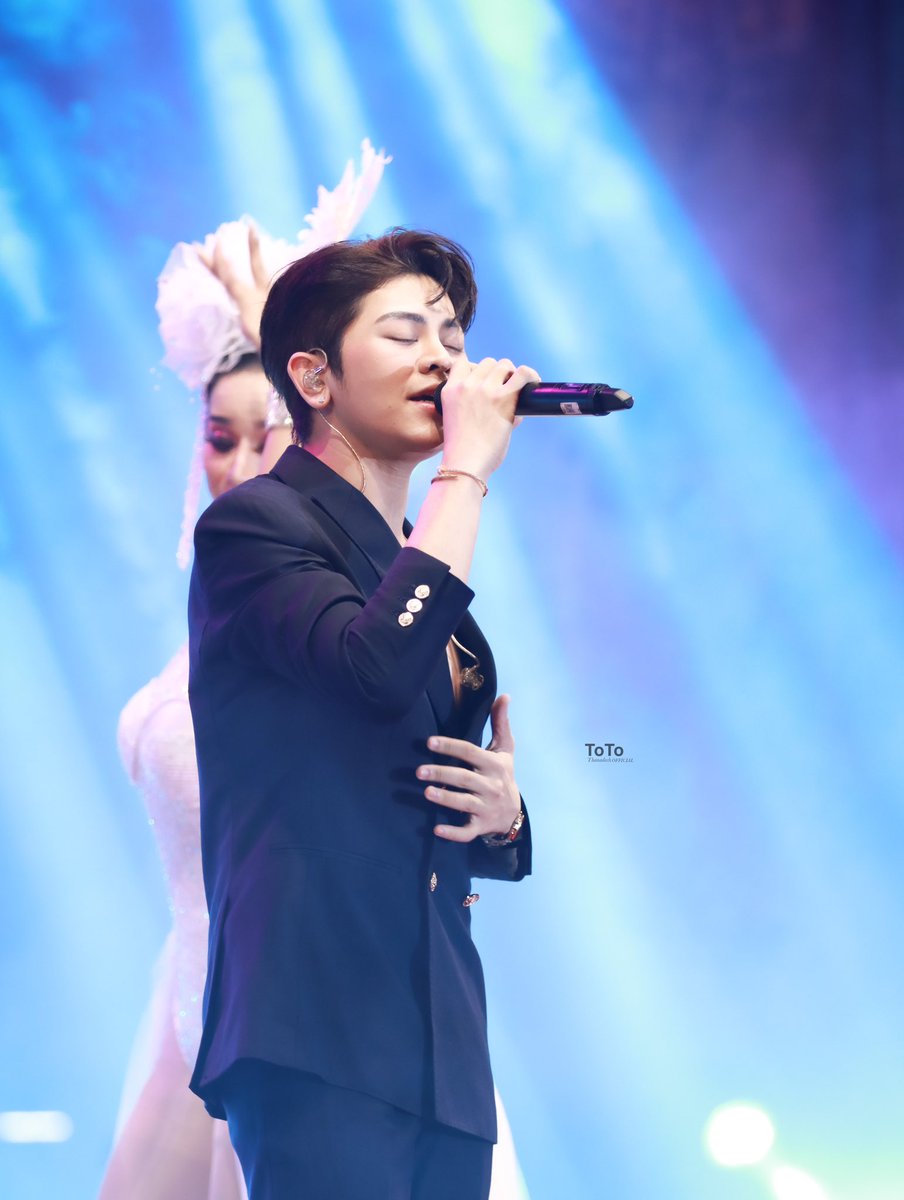 totothanadechTH's tweet photo. 🎤 มือถือไมค์ ไฟส่องหน้า 

#totothanadech
#โตโต้ธนเดช https://t.co/F5fAemlq9J