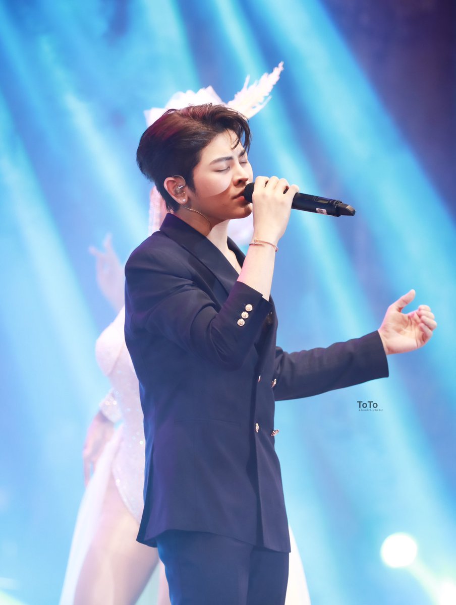 totothanadechTH's tweet photo. 🎤 มือถือไมค์ ไฟส่องหน้า 

#totothanadech
#โตโต้ธนเดช https://t.co/F5fAemlq9J
