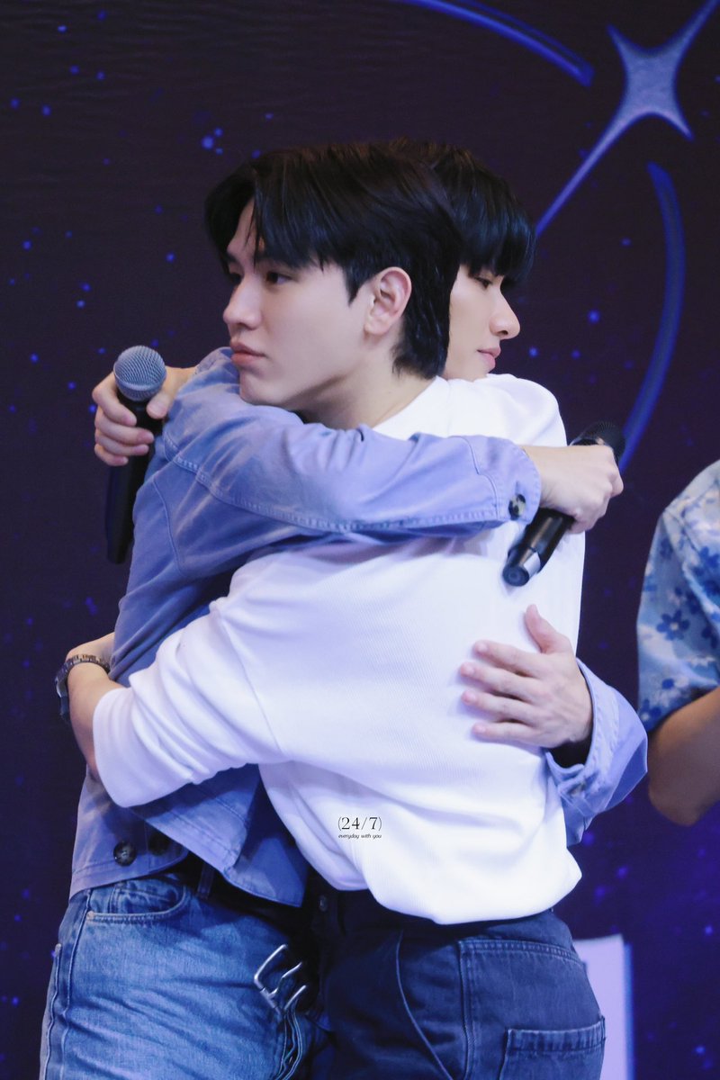 247withuuuu's tweet photo. 20/07/24

LOVE is 💙🩷

#เตนิว 
#Tawan_V #Newwiee 
#Taytawan33rdBirthday
@Tawan_V @new_thitipoom https://t.co/g0nRvT1qFO