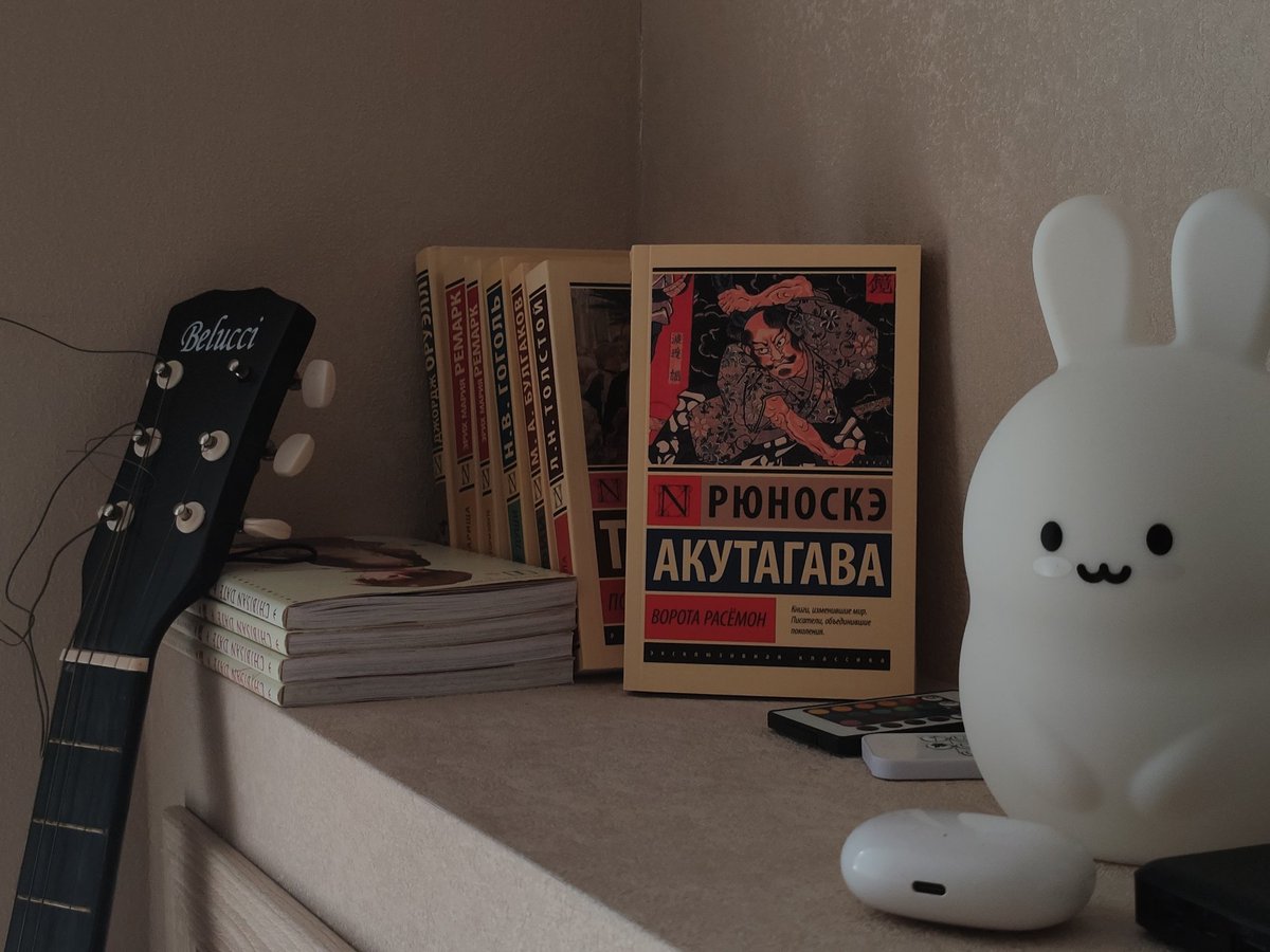 annykinn_'s tweet photo. таак, я к восьми часам пойду гулять, там и сниму видео.
расскажите как ваши дела, а пока я покажу my room aesthetics.
не обращаем внимания ��а струны гитары... я собираюсь их менять!! https://t.co/XgNpXDkaKF