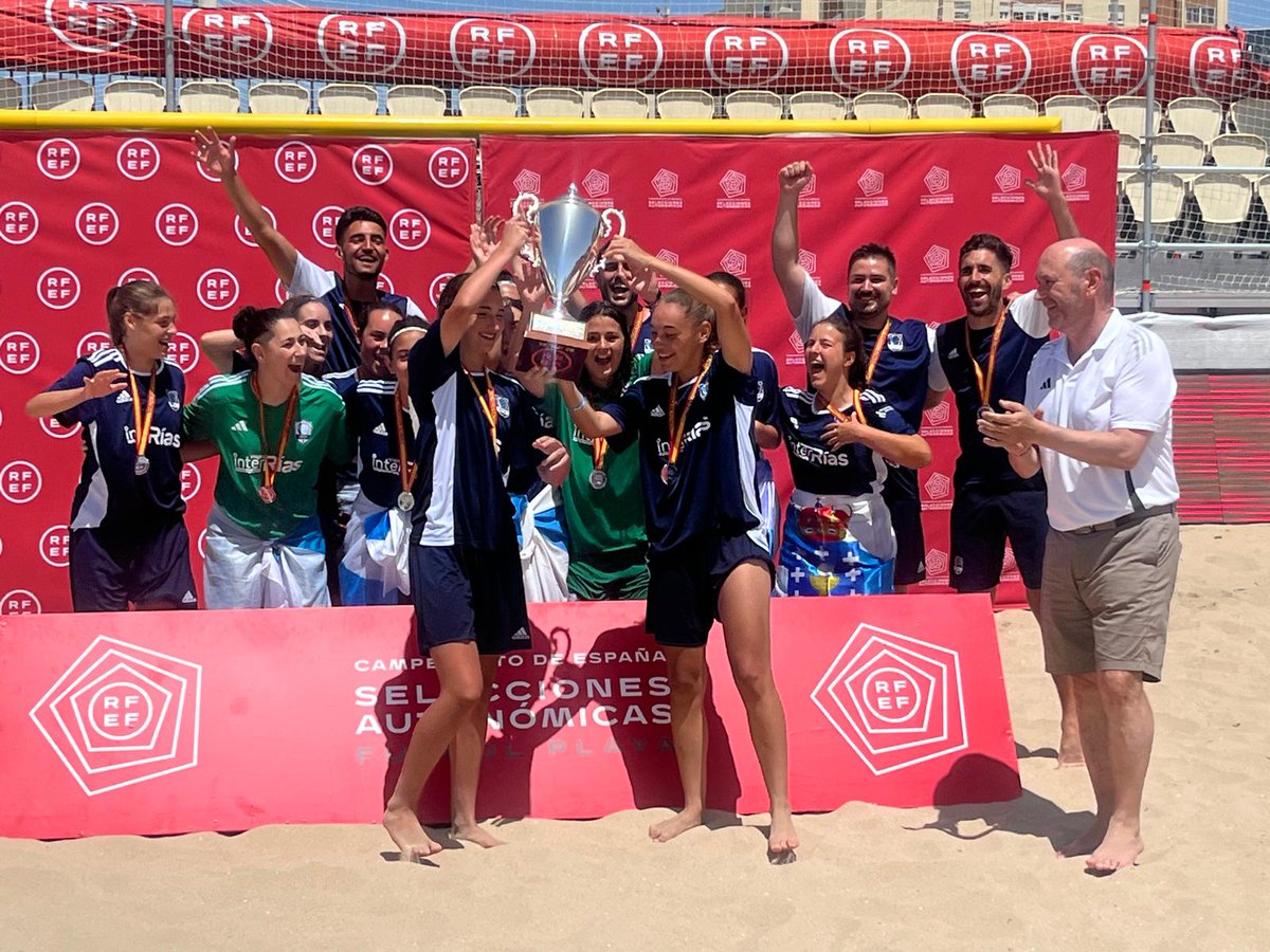 RFGF (@futgal) on Twitter photo 😍 E-QUI-PA-ZO
A Selección Galega Sub17 recolle as medallas de prata e o trofeo de 𝑺𝑼𝑩𝑪𝑨𝑴𝑷𝑰𝑶𝑨𝑺 𝑫𝑬 𝑬𝑺𝑷𝑨𝑵̃𝑨 de mans do noso presidente <a href="/RafaLouzan/">Rafael Louzán Abal</a>
🙏 Grazas por darnos tanto
Toda a info👉 tinyurl.com/27rq8ee4 😍 E-QUI-PA-ZO
A Selección Galega Sub17 recolle as medallas de prata e o trofeo de 𝑺𝑼𝑩𝑪𝑨𝑴𝑷𝑰𝑶𝑨𝑺 𝑫𝑬 𝑬𝑺𝑷𝑨𝑵̃𝑨 de mans do noso presidente <a href="/RafaLouzan/">Rafael Louzán Abal</a>
🙏 Grazas por darnos tanto
Toda a info👉 tinyurl.com/27rq8ee4