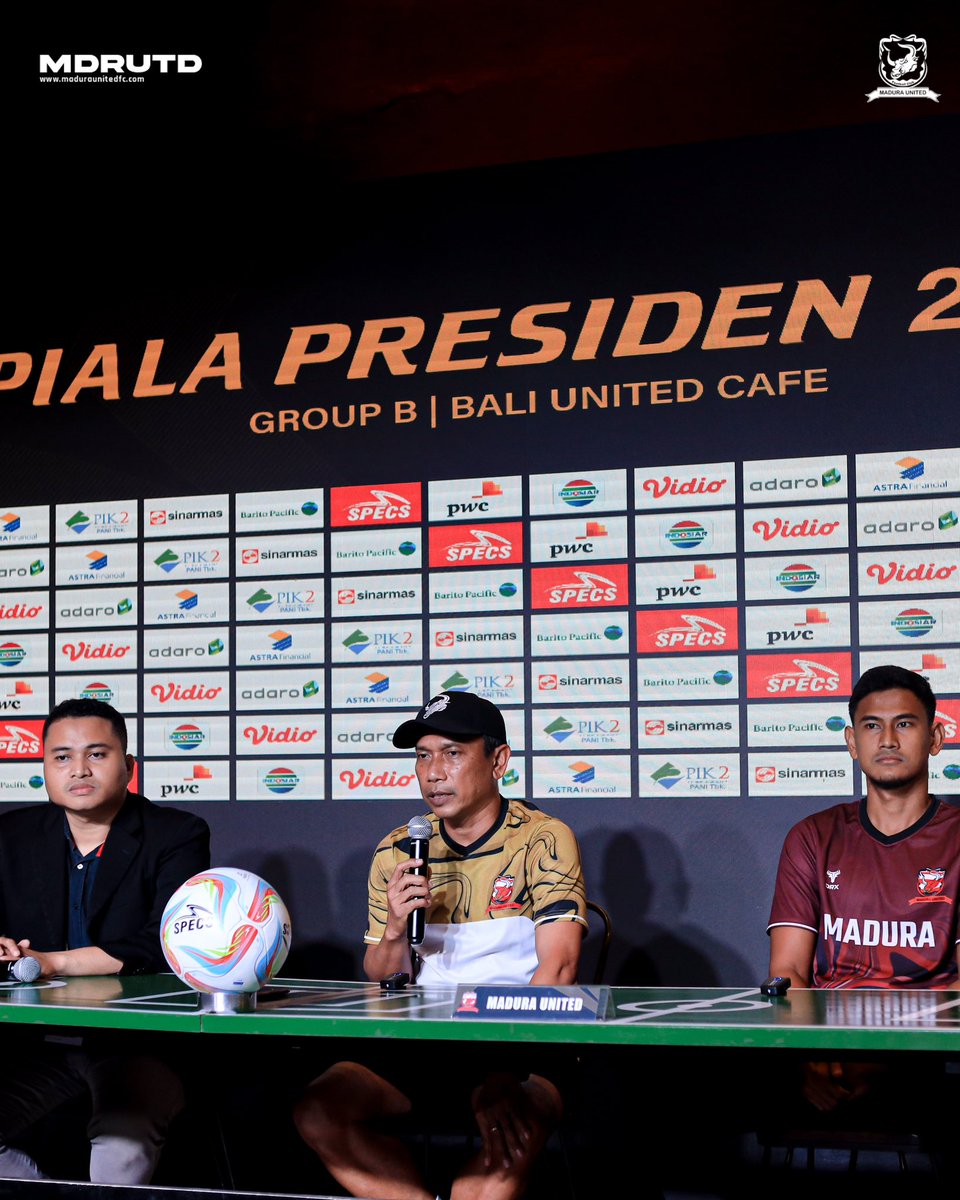 Coach WCP dan Haudi saat menghadiri sesi pree Match Press Conference di Stadion I Wayan Dipta, Bali📜

#maduraunited #madurabisa #madurabersatu