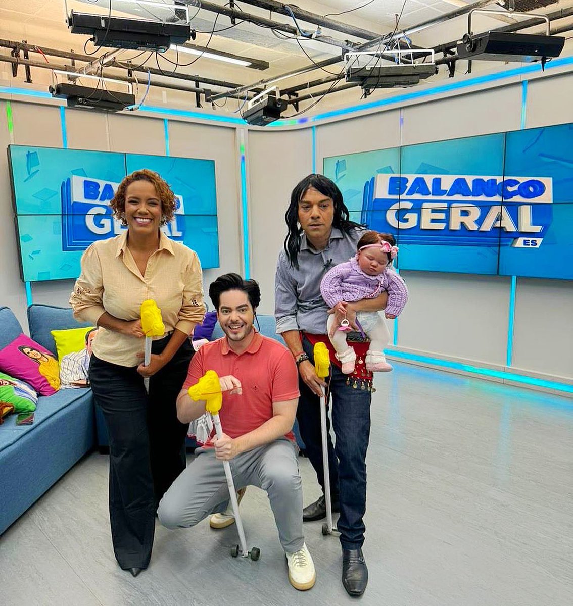 Michelitos79's tweet image. O #Sofazão de hoje tem: dança do cavalinho, dança do ventre e o fim da lenda do Fofão! No @esbalancogeral