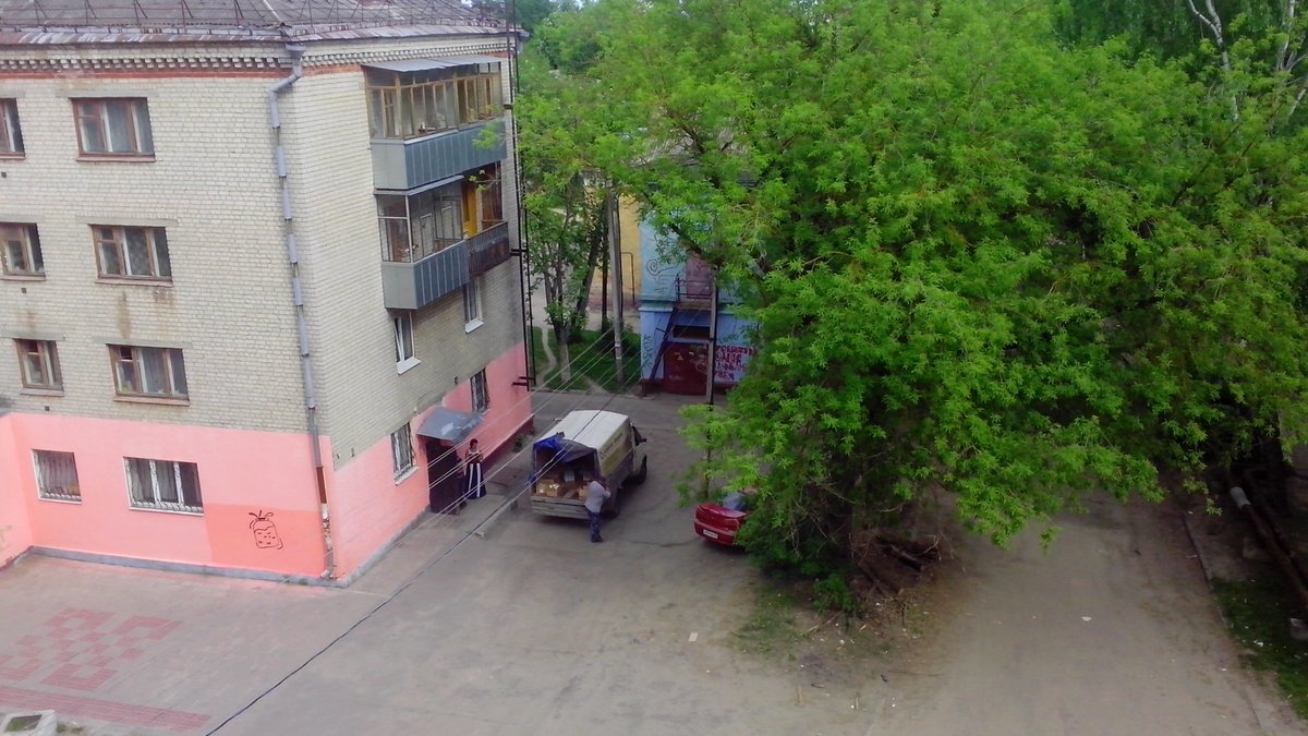liddysik's tweet photo. Объясните, почему в моём детстве так убого красили первые этажи https://t.co/RgLhSvbWEe