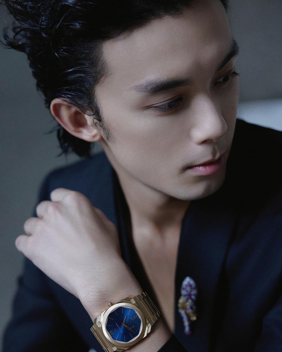 krwxciii's tweet photo. Baby Wu Lei on his IG 🥹👏🏻👍🏻✨🫶🏻🖤
#Bvlgari #BvlgariJewelry
#Serpenti #SerpentiFactory
#吴磊 #WuLei #LeoWu #อู๋เหล่ย https://t.co/ayeqj8Aw2M