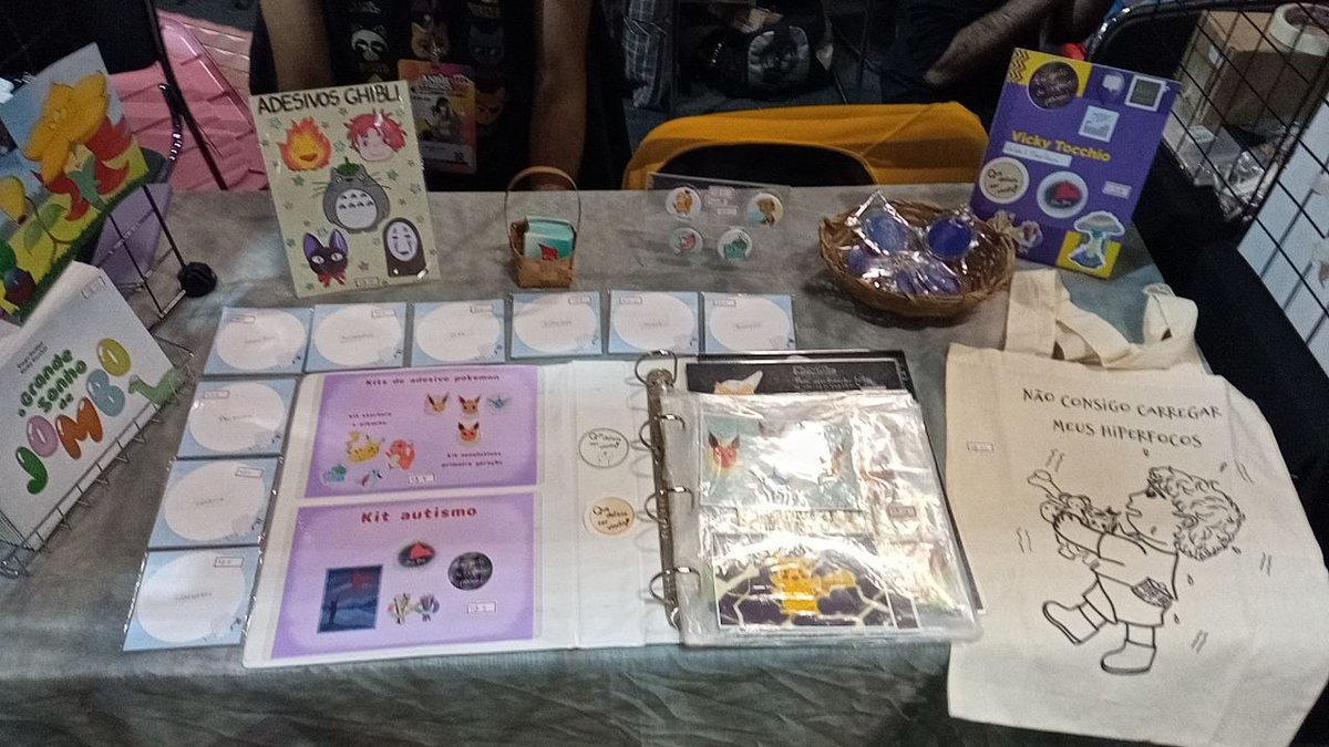 DelfiniTiago's tweet photo. Dia 3 de Anime Friends
Vem ver os adesivos, ecobag, bottons, bloquinhos, livro, prints!
Mesa 136

#animefriends #hazbinhotel #Boku_no_Hero_Academia #pokemon #owlhouse #ghibli #hiperfoco #tdah #autismo https://t.co/Gp8334vQCZ