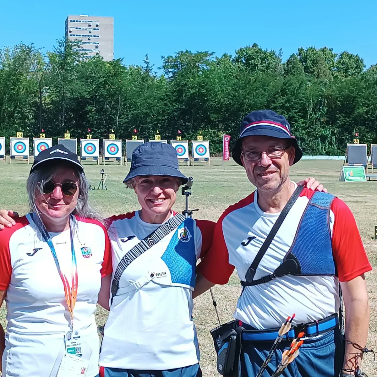 Nuestra arquera de Arco Recurvo Veterana Carolina Laguna ha conseguido la medalla de bronce 🥉 junto a Juan Ignacio Hernando en equipos mixtos autonómicos en el Campeonato de España Iberdrola de Veteranos que se está celebrando en Madrid. Enhorabuena 👏 <a href="/aytosotodelreal/">Soto del Real</a> <a href="/RFETA/">RFETA</a>