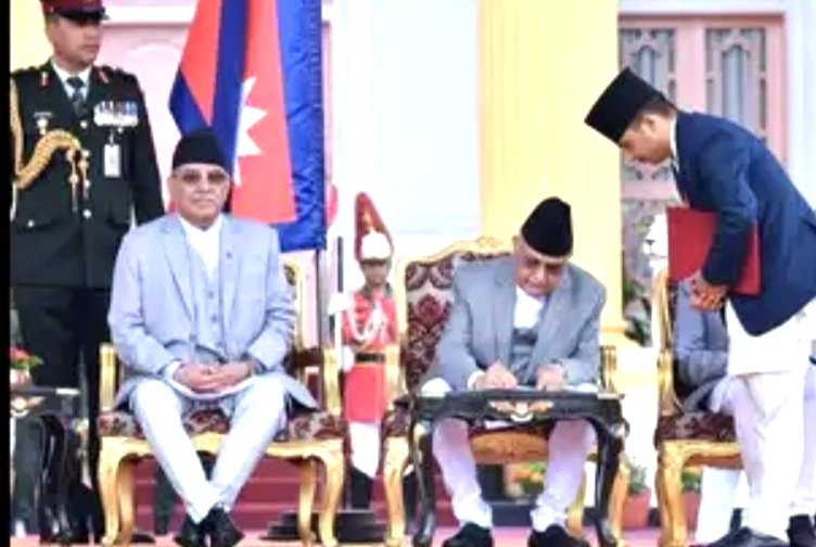 NepalDiplomat's tweet photo. It must be very hard moment of maoist leader Pushpakamal Dahal for being out of Govt and loosing position of Prime minister, even after killing 17000 Nepalese.
#bbc #cnn #ALjazerra #ajtak #hindustantimes #indianexpress #thelondonpost #KeirStarmer #JoeBiden #KamalaHarris https://t.co/CBLDXpNlSS