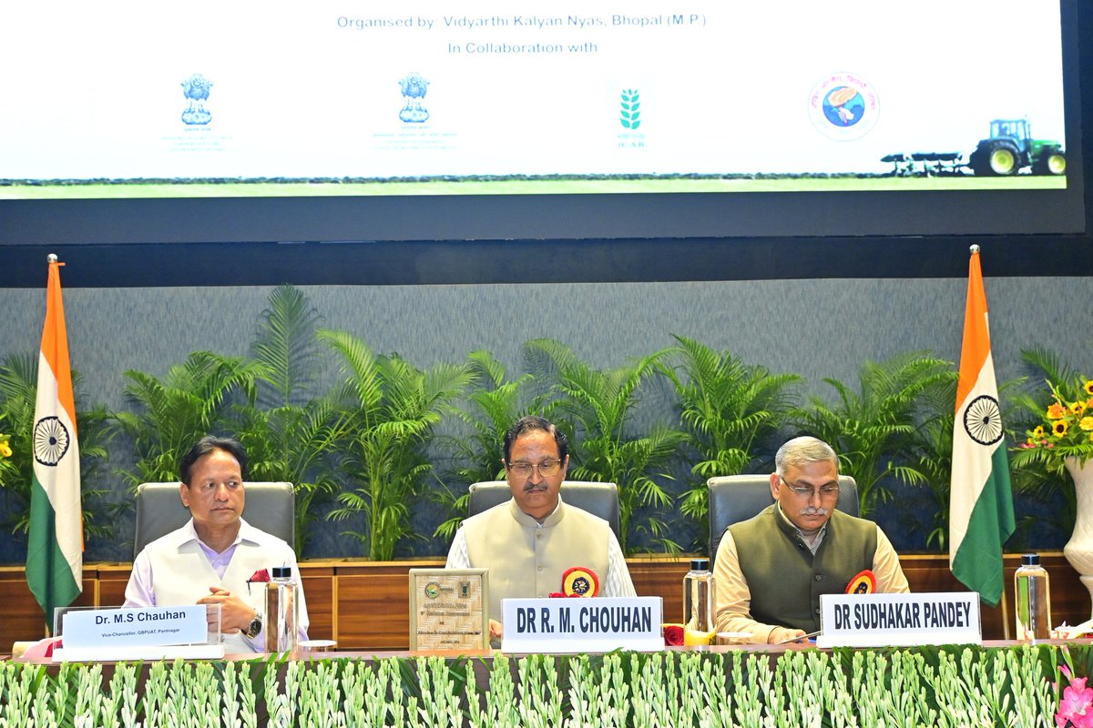AgrivisionOrg's tweet photo. Technical Session: 2 of 8th National Convention Agrivision was about 'Breeding resource efficient next generation crops; Infrastructure upgradation for Viksit Bharat: Research, Education and extension; New upcoming challenges in food security; Harnessing indigenous biodiversity for Agriculture'. Dr R. M. Chouhan, Vice Chancellor, SDAU, Dantiwada, Gujarat was the chairman of the session, while Dr Viswanathan Chinnusamy, Joint Director (Research), ICAR-IARI, New Delhi; Dr Sudhakar Pandey, ADG, Horticulture, ICAR, New Delhi were  speakers in this session.

#Agrivision #AgrivisionOrg #8thNationalConvention
#Agrivision4Bharat