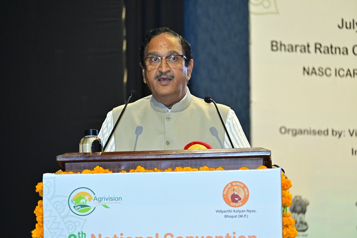 AgrivisionOrg's tweet photo. Technical Session: 2 of 8th National Convention Agrivision was about 'Breeding resource efficient next generation crops; Infrastructure upgradation for Viksit Bharat: Research, Education and extension; New upcoming challenges in food security; Harnessing indigenous biodiversity for Agriculture'. Dr R. M. Chouhan, Vice Chancellor, SDAU, Dantiwada, Gujarat was the chairman of the session, while Dr Viswanathan Chinnusamy, Joint Director (Research), ICAR-IARI, New Delhi; Dr Sudhakar Pandey, ADG, Horticulture, ICAR, New Delhi were  speakers in this session.

#Agrivision #AgrivisionOrg #8thNationalConvention
#Agrivision4Bharat