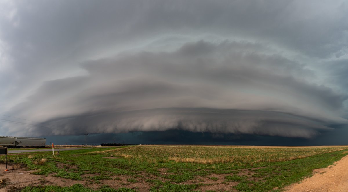 Elisah1986v's tweet photo. Structure.... With Jeroen Vanheers.... last year!!!! #storm #stormhour #hail #wx #wxtwitter #SevereWeather #extremeweather #clouds #tornadoalley #Stormy https://t.co/4m2W8GQF1E