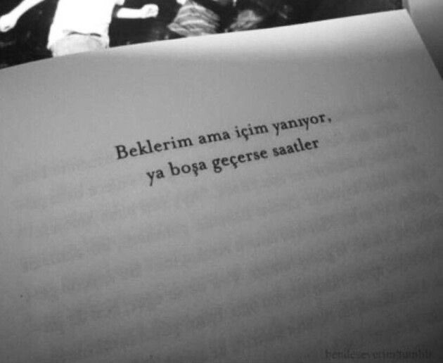 “Beklerim ama içim yanıyor,
ya boşa geçerse saatler.”