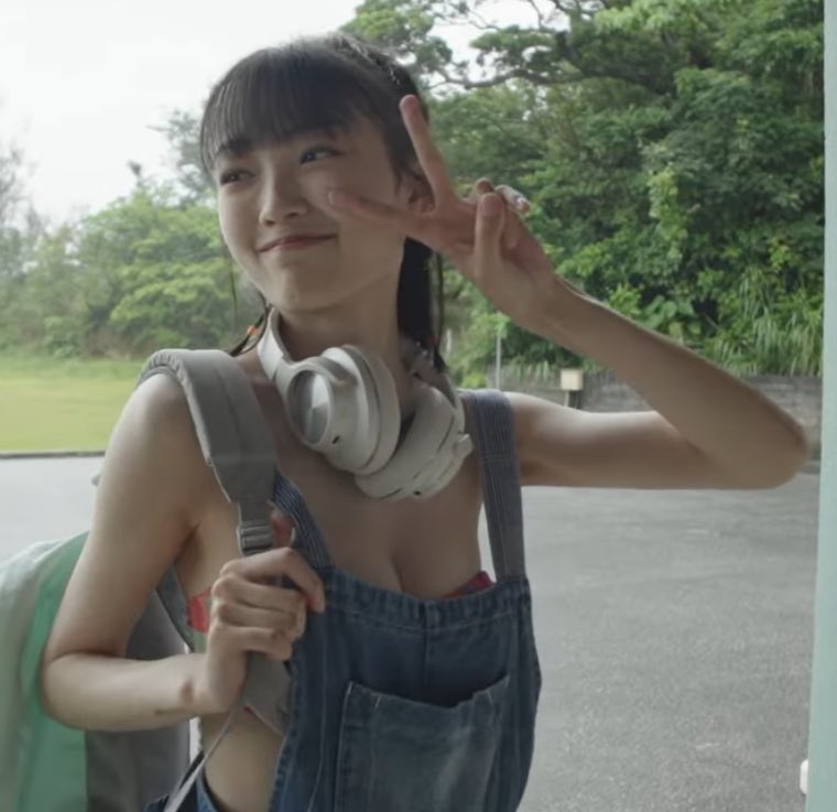 mmmustchange1's tweet photo. ハロメンの写真集にこんなの求めてないし今の時代にこんな「エロい目で見てください」って衣装着させる事務所キモすぎる。そんなに脱がせたいならせめてカワイイ水着とかにしてくれ https://t.co/uC65PUyihL
