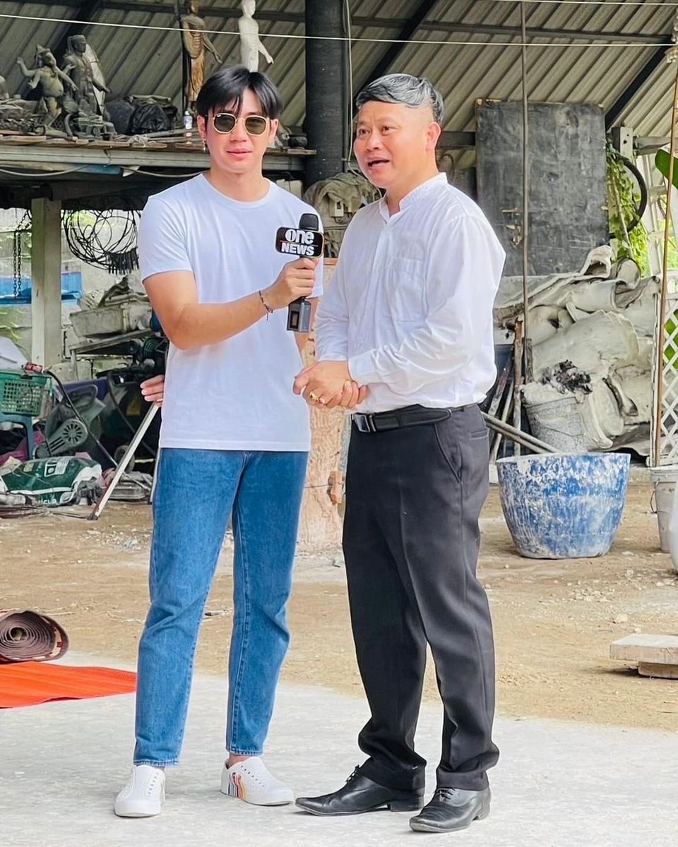 Libellula_MP's tweet photo. ชีวิตฮีเหนื่อยมาก นอกจากจะแบกความหล่อของตัวเองมาทั้งชีวิตแล้วก็ยังต้องมาหล่อพระต่ออีก หล่อทั้งทางโลกและทางธรรม 😔 https://t.co/nuPgHluRLc