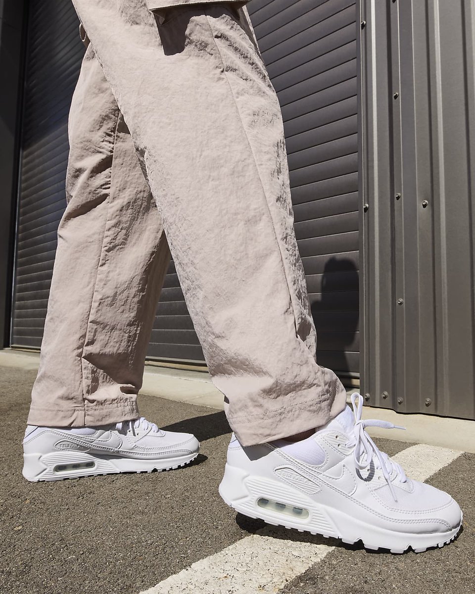 air max 90 men on feet