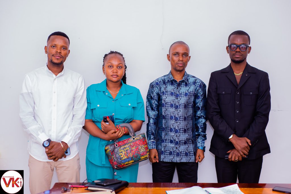 BienvenuLukoki2's tweet photo. Nous avons eu un fructueux échange avec le Secrétaire Interfederal a.i  de Kinshasa l’honorable @GaborienM pour le compte de la @biso_kaka une structure de #marketing #politique de l’honorable @VitalKamerhe1, quelque chose se prépare @OfficialSonge @mechackkalombo1 @uhelo_numbi https://t.co/XdtUc5xdcm