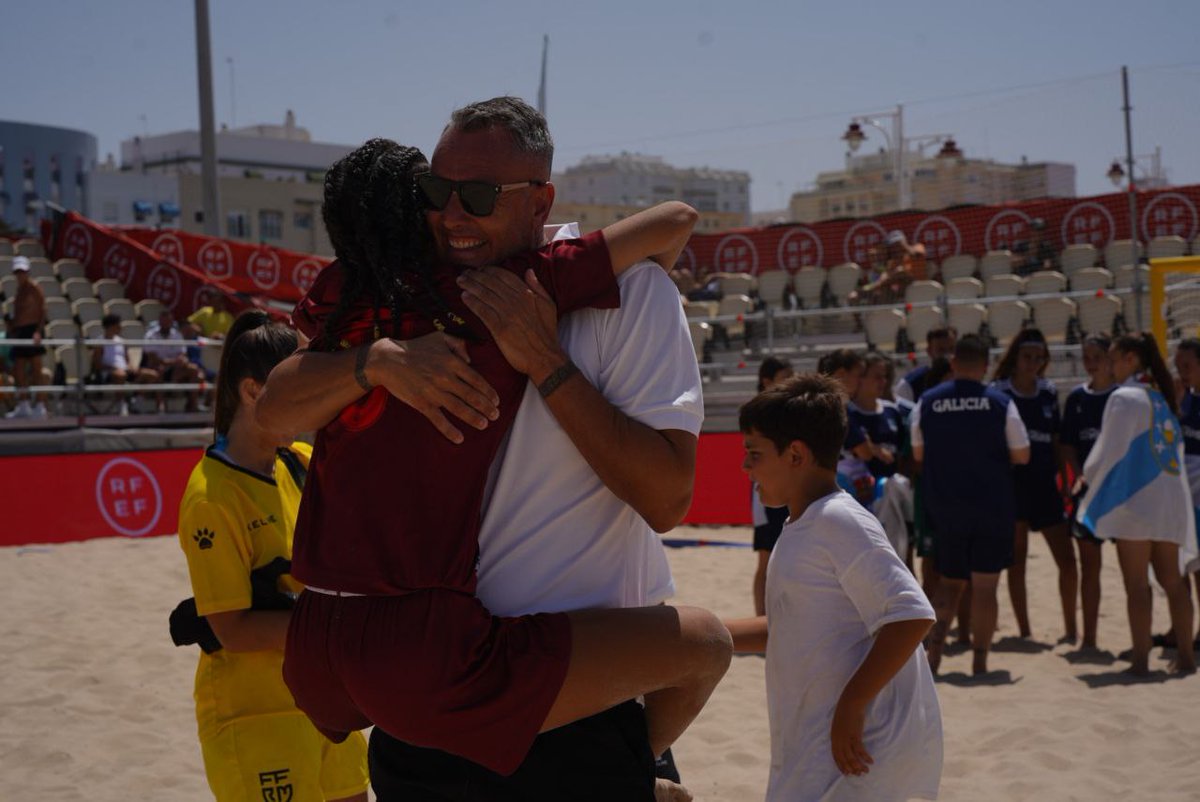 ffrm_se's tweet photo. 🥳🤙 Un doblete histórico...¡SE TENÍA QUE CELEBRAR ASÍ 💃💃💃! 

#VamosFFRM https://t.co/Ic1mcevLwY