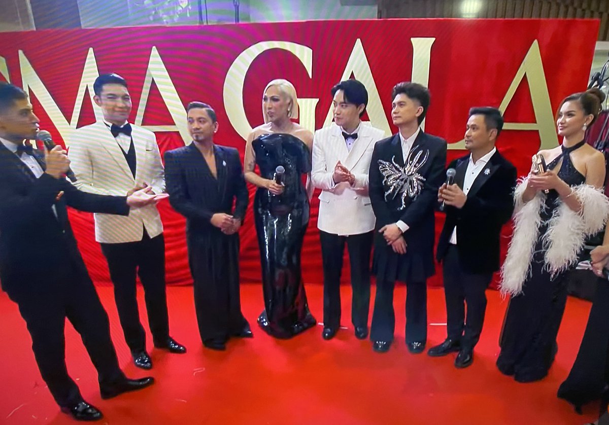SoUSideKick's tweet photo. #GMAGala2024
#ItsShowtimeFamilySpotted
#GMA #ABSCBN #ItsShowtime
โฅ๏ธ#Vice #Jhong #Vhong #Darren #Ryan #Ogie #Cianne โฅ๏ธ https://t.co/DnhZVaoiE0