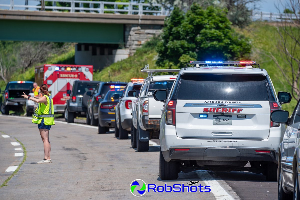 RobShots tweet media