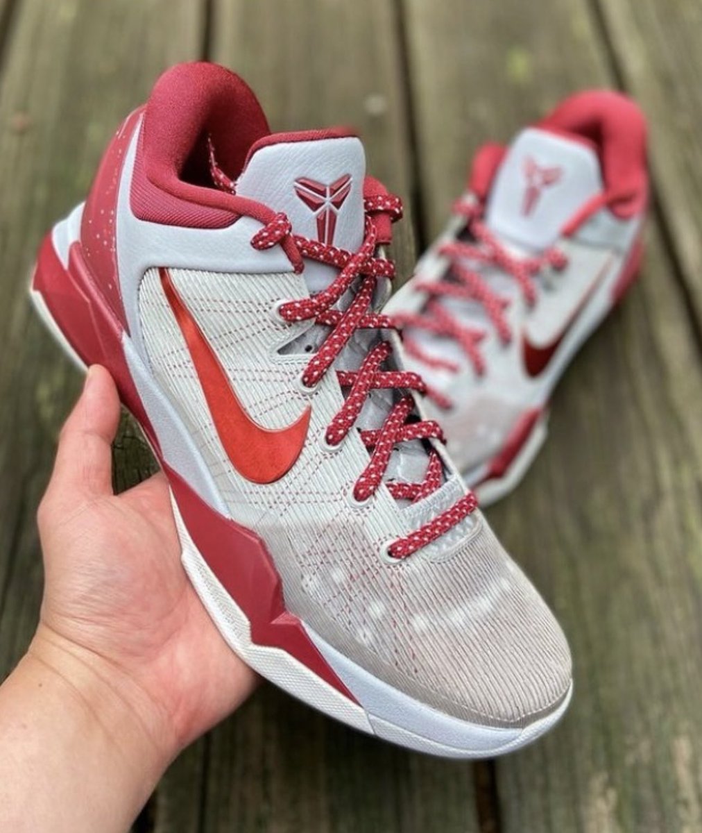 nicekicks's tweet photo. Nike Kobe 7 “Lower Merion Bulldogs” PE ♨️ https://t.co/ggoTvhN8KP