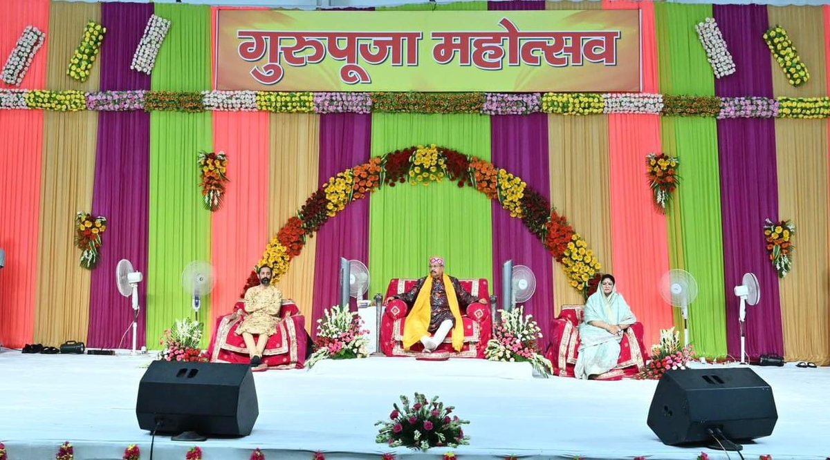 ManavDharam's tweet image. The first day of the #GuruPoojaMahotsav commenced with great reverence for the Guru's presence in our lives at the serene Satlok Ashram in #Muradnagar, #UttarPradesh, attended by devotees from across India &amp;amp; abroad.
#GuruPurnima24 
#GuruPurnima 
#GuruPooja 
#SpiritualMaster