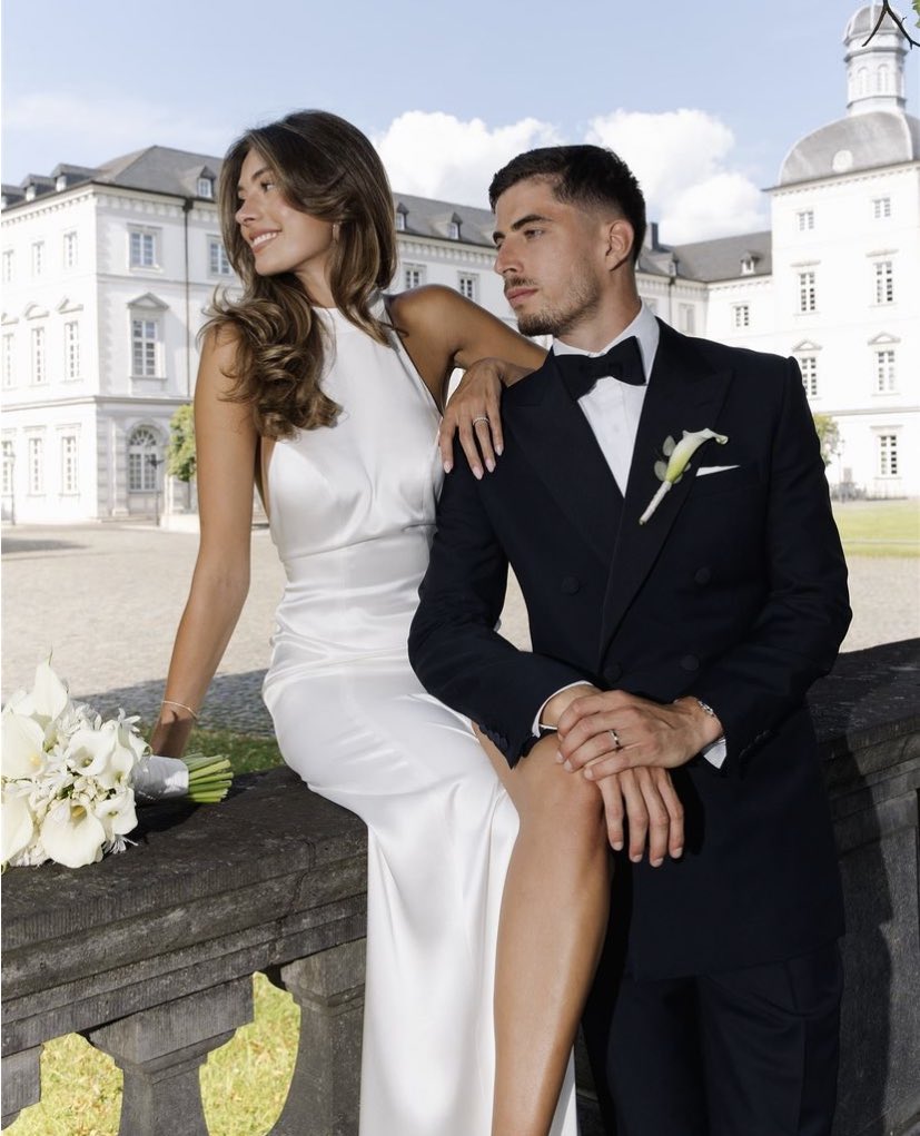 SportsDigitale's tweet photo. Kai Havertz evlendi. 💍 https://t.co/OhFhpRpYVc