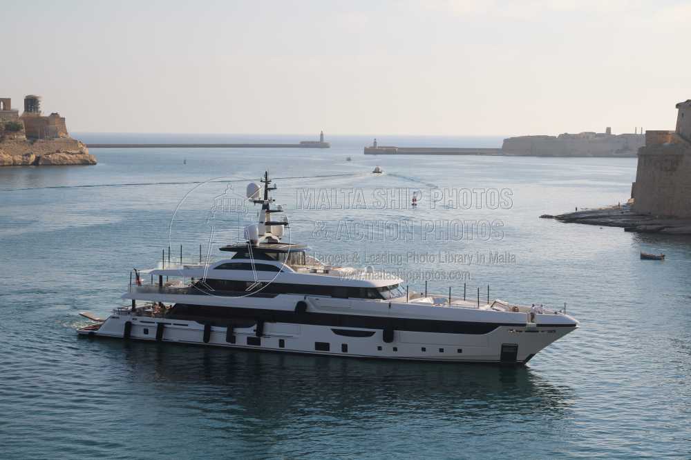 Shipguru's tweet photo. #2021built #superyacht #PIACERE #entering #grandharbourmalta bound to #GrandHarbourMarina (#GHM) - 19.07.2024 - https://t.co/nfgboxcB5B - NO PHOTOS can be used or manipulated without our permission @GrandHMarina @YachtspotterCom @SaltySeadog @ybw @Dutchyachting @YachtingMag https://t.co/bFMS1aRMTA