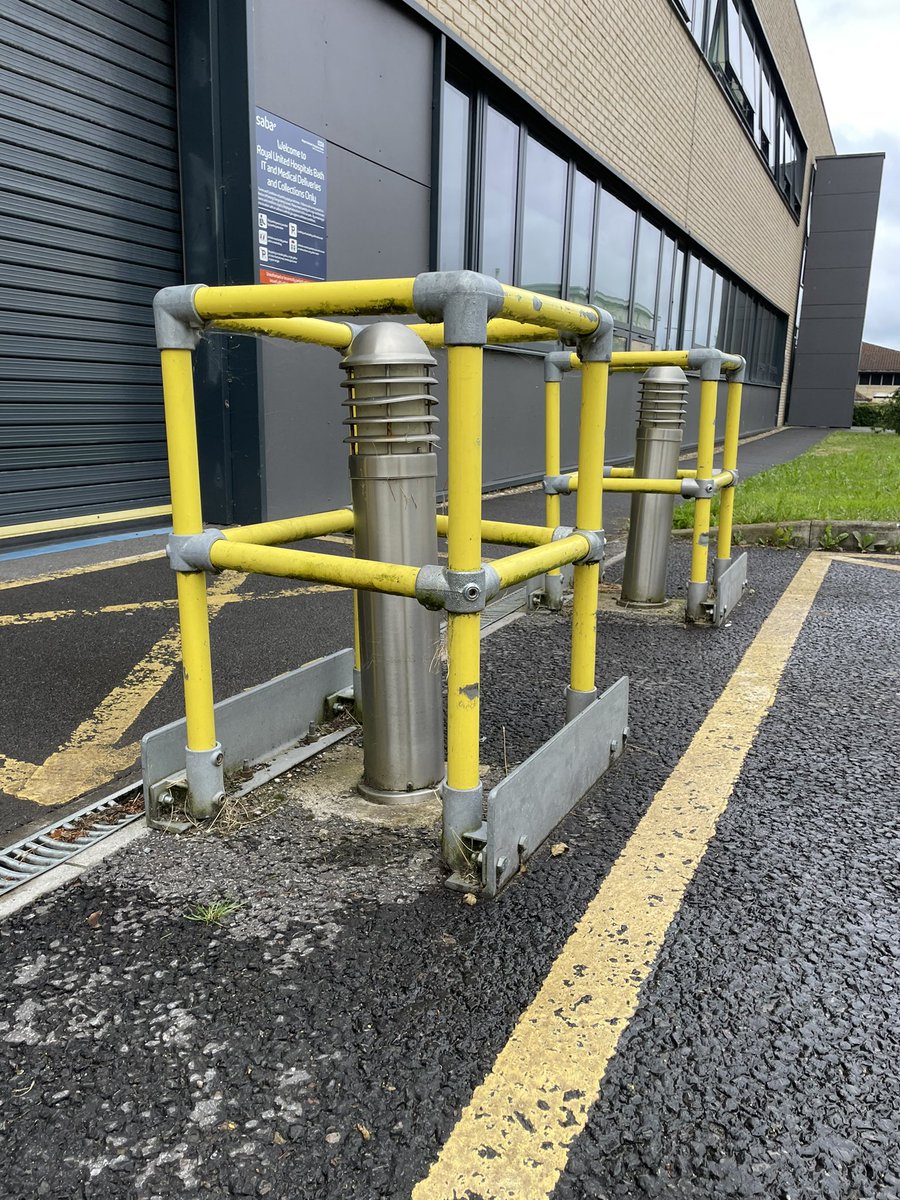 We need more bollards on cycles