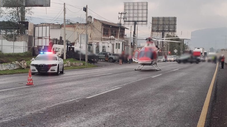 GN_Carreteras's tweet photo. #TomePrecauciones en #EdoMex continúa cierre intermitente de circulación por #AccidenteVial aproximadamente en el km 046+000 carretera (1680) México-Toluca (Ent. Constituyentes)-Toluca (Lerma), tramo La Marquesa-Toluca. Atienda indicación vial. https://t.co/cFmMtbLrab