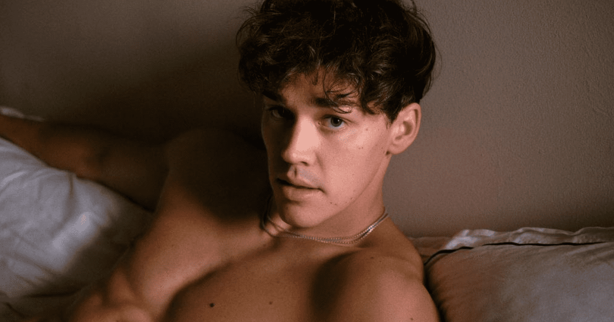 instinctmag's tweet photo. SPOTTED: Internet Hottie Noah Beck Is the KING of THIRST and Here's Why https://t.co/Jv9OWwlZzm #Entertainment #genderless #IPHIS #LGBTQ #noahbeck https://t.co/9vewVP7fjK