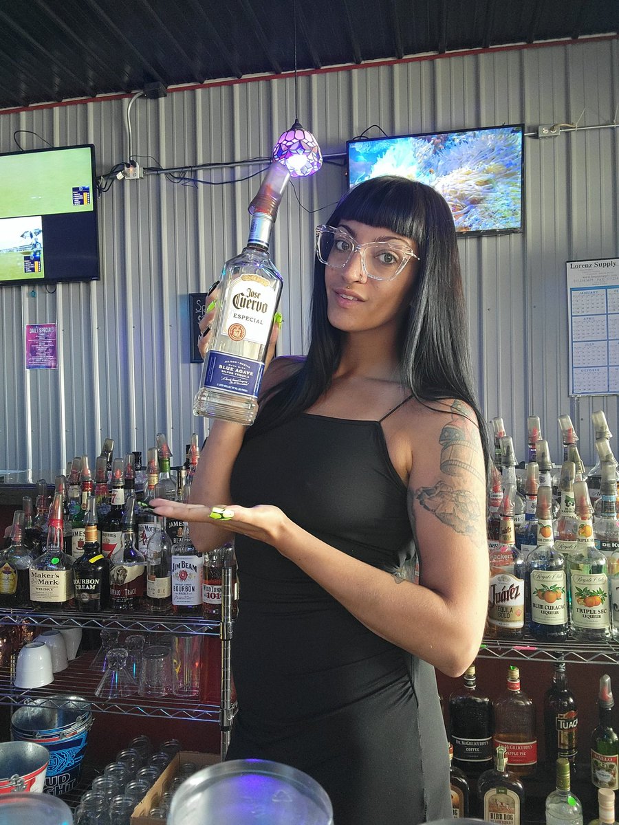 It's $3 Jose Day!!!

Come see me at Aunt Sarah’s Lounge until 6!!

Happy Hour starts at 2!!