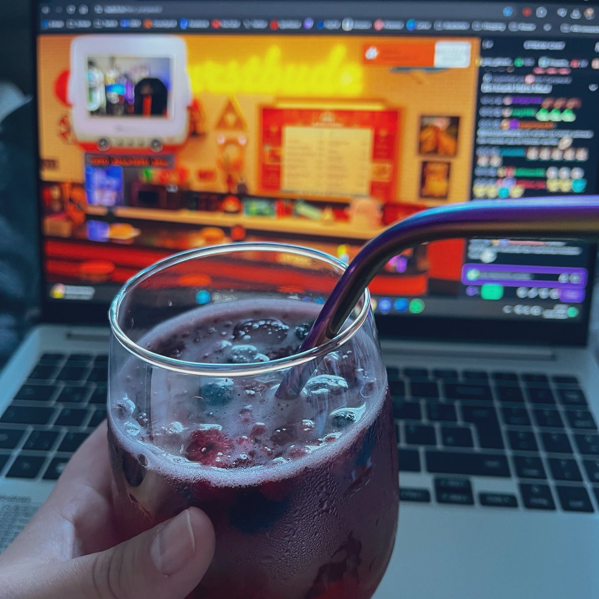 So lässt sich der Stream bei der Wärme genießen ❤️ <a href="/Herr_Currywurst/">Kevin</a>
