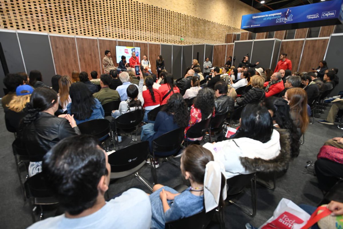camaracomerbog's tweet photo. @Ovidio_Claros_ @BogotaFW Karen Reyes, Lisantiny: “Mi historia en la Cámara empezó por medio de un curso de fotografía del #ClusterModa. Luego, uno de marketing digital y, a partir de allí, fui invitada a participar en escenarios comerciales como Feria Eva, con la Casita de la CCB, y después al @BogotaFW https://t.co/qTDCZM6WkS