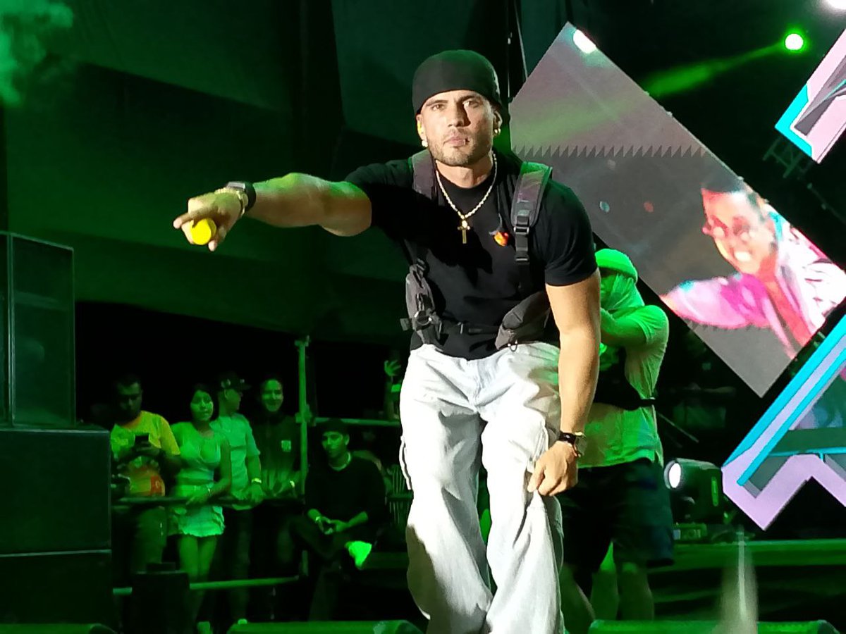 *¡Pero que Clase de Rumba!*

Egresados de bachillerato del año escolar 2023-2024 de la entidad yaracuyana, disfrutaron del @mostachofest2024, regalo del padrino de todas las promociones el Pdte. <a href="/NicolasMaduro/">Nicolás Maduro</a>.

@_laavanzadora
@mppeducacion 
#VenezuelaPintaBonito