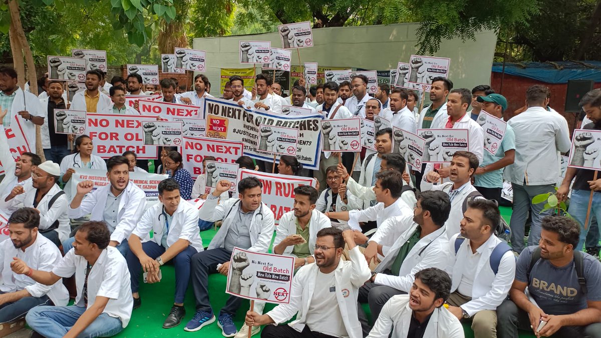 AkshyataSri's tweet photo. NEW BATCH NEW RULE
#NONEXTEXAM #JusticeForAYUSHStudents #NewRuleNewBatch #boycottnext https://t.co/kbrL9vU1P4