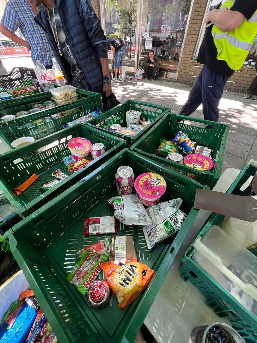 Large queues up in Bristol yesterday. 70 plus people, fed and watered in the heat. Keep the donations of clothes and food coming for the homeless please 🙏🙏#bristol #homeless #bristolhomeless