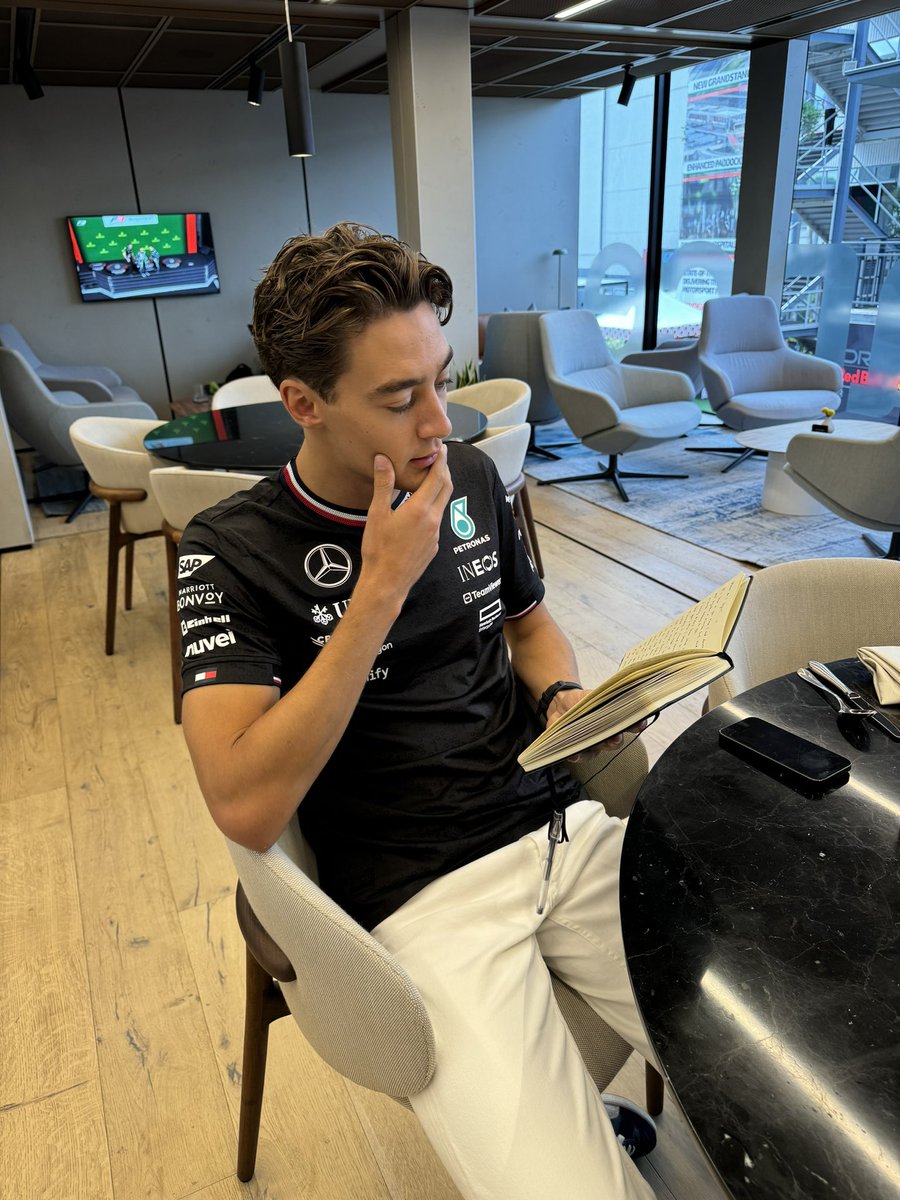 russellius's tweet image. 🚨✍️ the best update:
George got the fanbook!! 🥹
Thank you so much to everyone once more for contributing to this little book, and THE absolute biggest thank you goes to @MercedesAMGF1 for their help in making this happen!! 💙
I have no words... 🥹💙