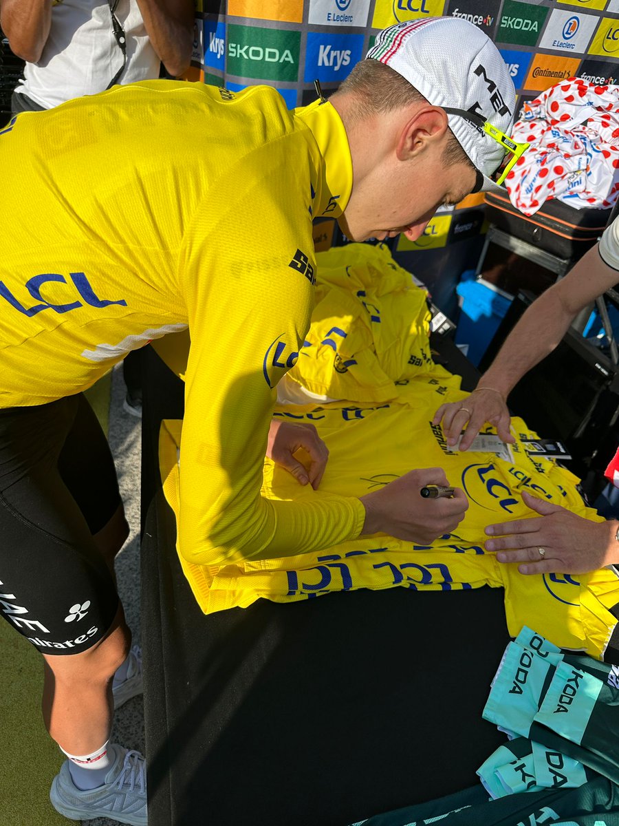 Tour de France™ (@letour) on Twitter photo 💛 RT & follow for the chance to win a <a href="/TamauPogi/">Tadej Pogačar</a> signed Yellow Jersey with <a href="/SANTINI_SMS/">Santini Cycling</a>
💛 RT & follow pour tenter de gagner un Maillot Jaune dédicacé par <a href="/TamauPogi/">Tadej Pogačar</a> avec <a href="/SANTINI_SMS/">Santini Cycling</a>
#TDF2024 💛 RT & follow for the chance to win a <a href="/TamauPogi/">Tadej Pogačar</a> signed Yellow Jersey with <a href="/SANTINI_SMS/">Santini Cycling</a>
💛 RT & follow pour tenter de gagner un Maillot Jaune dédicacé par <a href="/TamauPogi/">Tadej Pogačar</a> avec <a href="/SANTINI_SMS/">Santini Cycling</a>
#TDF2024