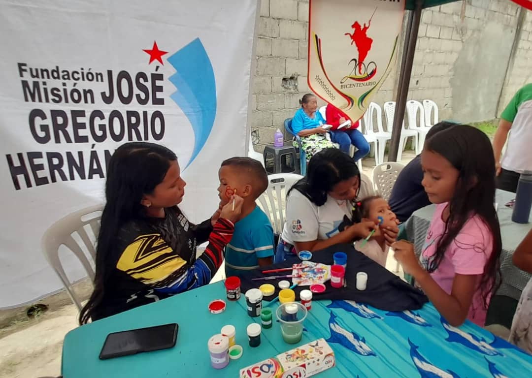 #EnApure Con el propósito de brindar protección social a las comunidades, se realiza el plan Amor en Acción en el marco de la inauguración de la BMS "Dario Vivas" gracias a las políticas sociales del Pdte. <a href="/NicolasMaduro/">Nicolás Maduro</a> garantizando la mayor suma de felicidad al pueblo apureño.