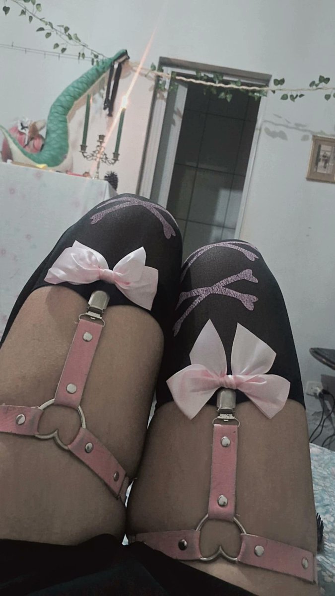 tortinha_alema_'s tweet photo. Coxas, estou gostosa hehe....
#ThingsILove
#thighs
#Trans https://t.co/1i9j4sFHMW