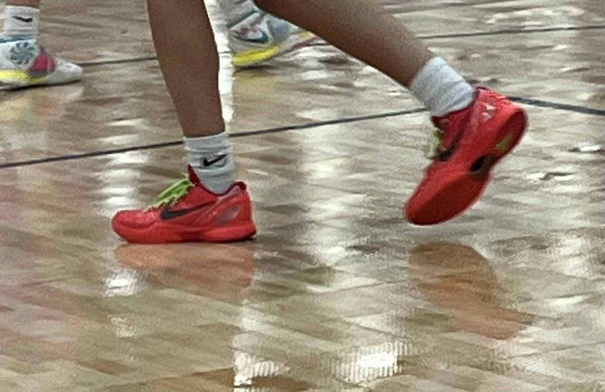 If a player is wearing any type of Kobes, They are here to ball 🤣