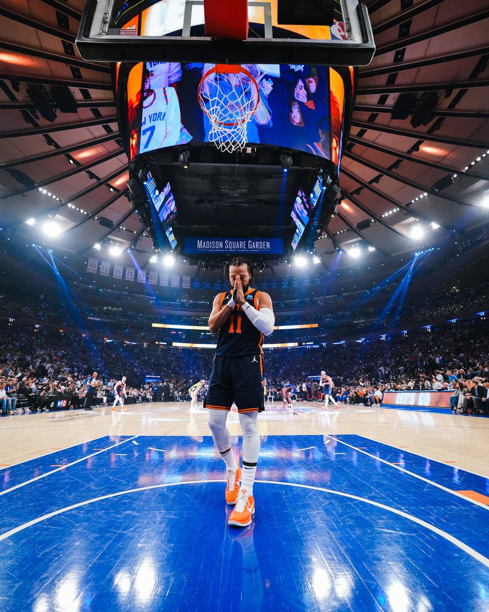 KnicksMuse's tweet photo. Reminder that Jalen Brunson single-handedly beat Joel Embiid and Tyrese Maxey while setting records that hadn’t been seen since prime Michael Jordan.

Undoubtedly a Top-10 Player in the NBA. https://t.co/usW7UkjPet