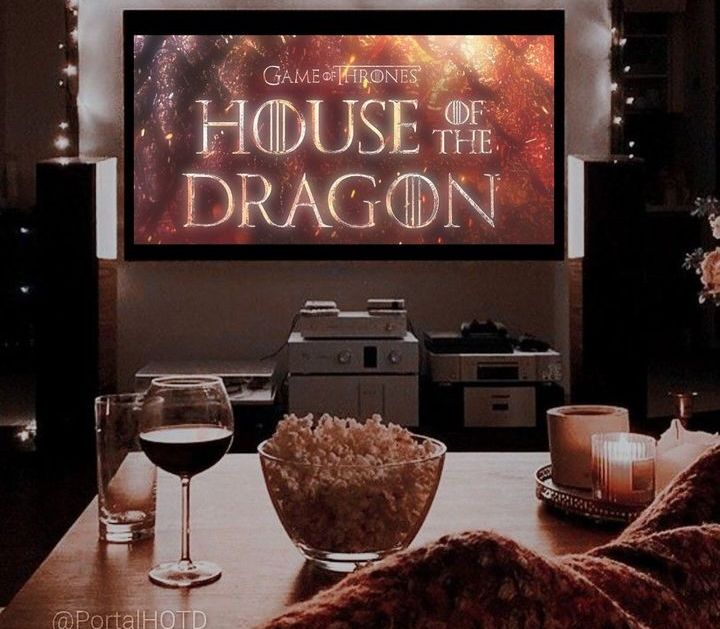 ThronesUpdates's tweet photo. Tomorrow #HouseOfTheDragon https://t.co/0NcsFWhzWV