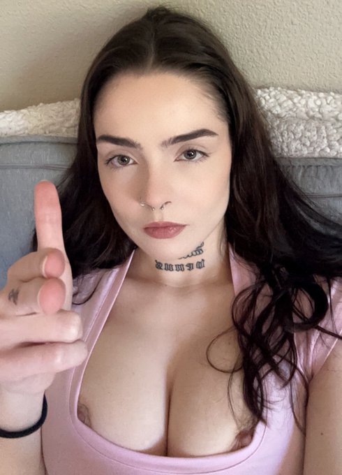 Just filmed three solo videos, say you’re proud of me or else ?? https://t.co/vnoNYkhVTS