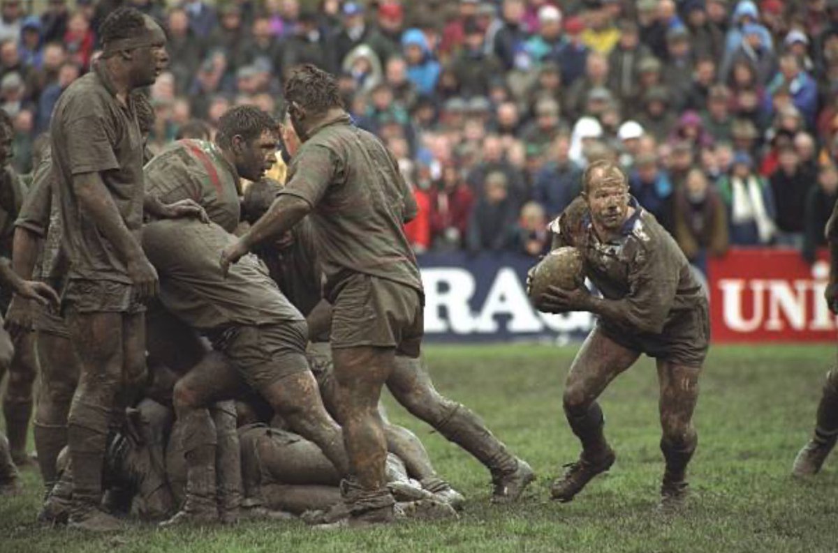 ADVANCES IN PITCH TECHNOLOGY

Richard Hill at the Rec for Bath versus Leicester in February 1994. There was also less thought given to clashing kits 30 years ago.
