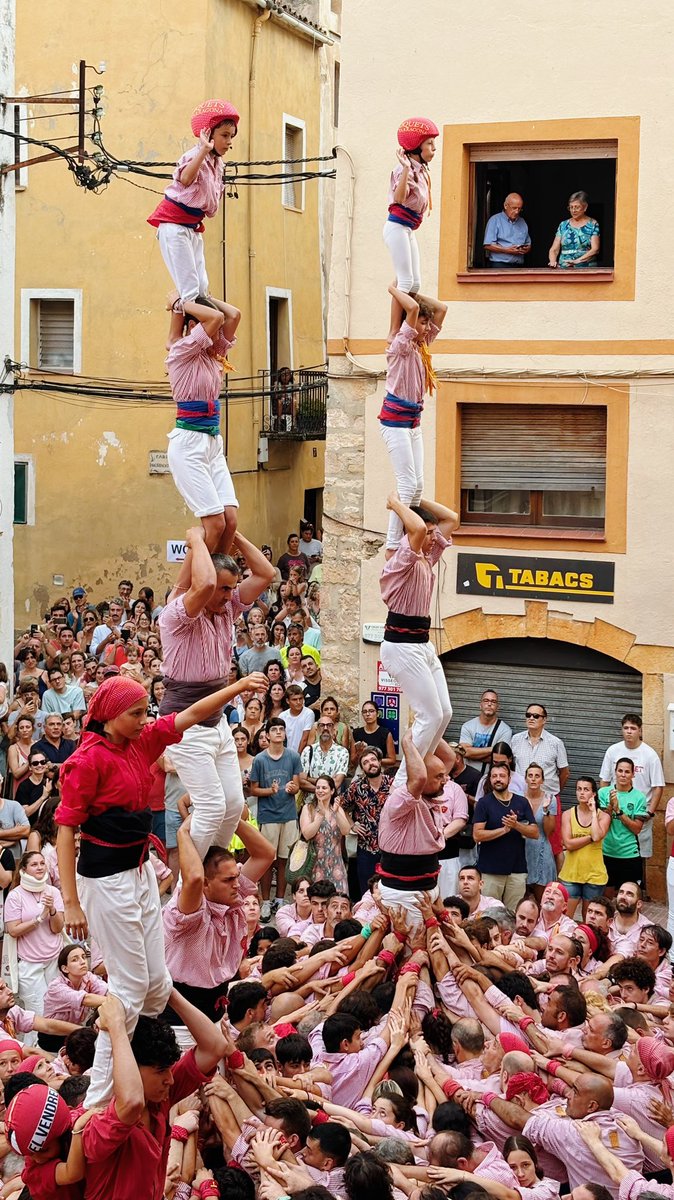 Avui hem actuat a la plaça de la Vila del Catllar i hem descarregat el 4d8, el 3d8 i el 5d7 després d’un id.
Hem acabat la diada amb 2pd5.

Merci <a href="/nensdelvendrell/">Nens del Vendrell</a> <a href="/xiquets/">Xiquets de Reus</a> per l’ajuda a plaça!

Gràcies <a href="/Aj_ElCatllar/">Ajuntament Catllar</a> per convidar-nos un any més! 

#xiquetsdetarragona #castells