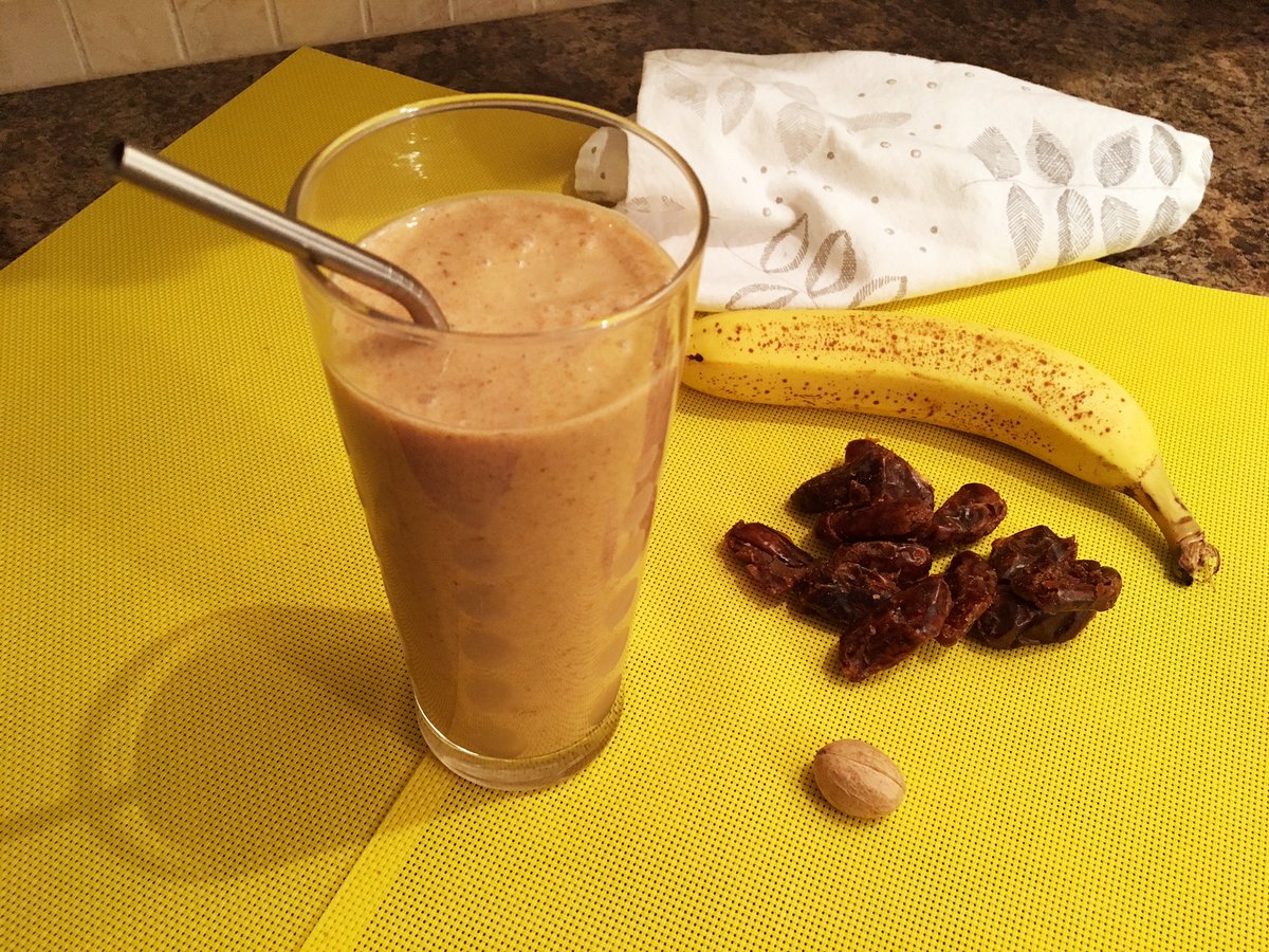 clubfoody1's tweet photo. Today is National #RefreshmentDay 😎🏖️
Palm Springs Date Shake... WOW! 😍
(check out my next post👆 & the previous ones 👇 for more refreshing beverage recipes😋)
#YouTube📽️: https://t.co/rkANQA2t02
#RECIPE ➡️: https://t.co/gceR7mvGXy
@EventGuideToday @DiningGuide2Day https://t.co/Jpz6spDwnj